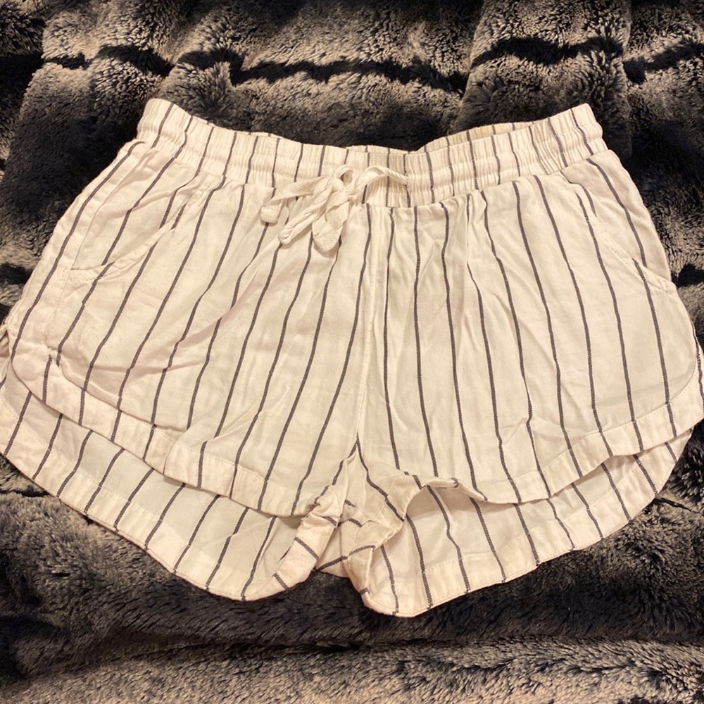 COPY - Billabong white and black linen shorts